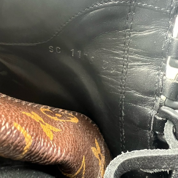 LOUIS VUITTON LAUREATE PLATFORM DESERT ANKLE BOOTS - Picture 4 of 12